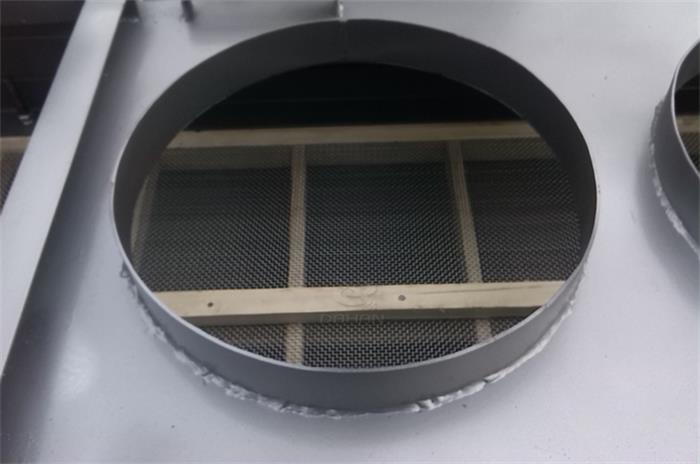 風(fēng)冷式直線振動(dòng)篩細(xì)節(jié) 風(fēng)冷式直線振動(dòng)篩細(xì)節(jié)